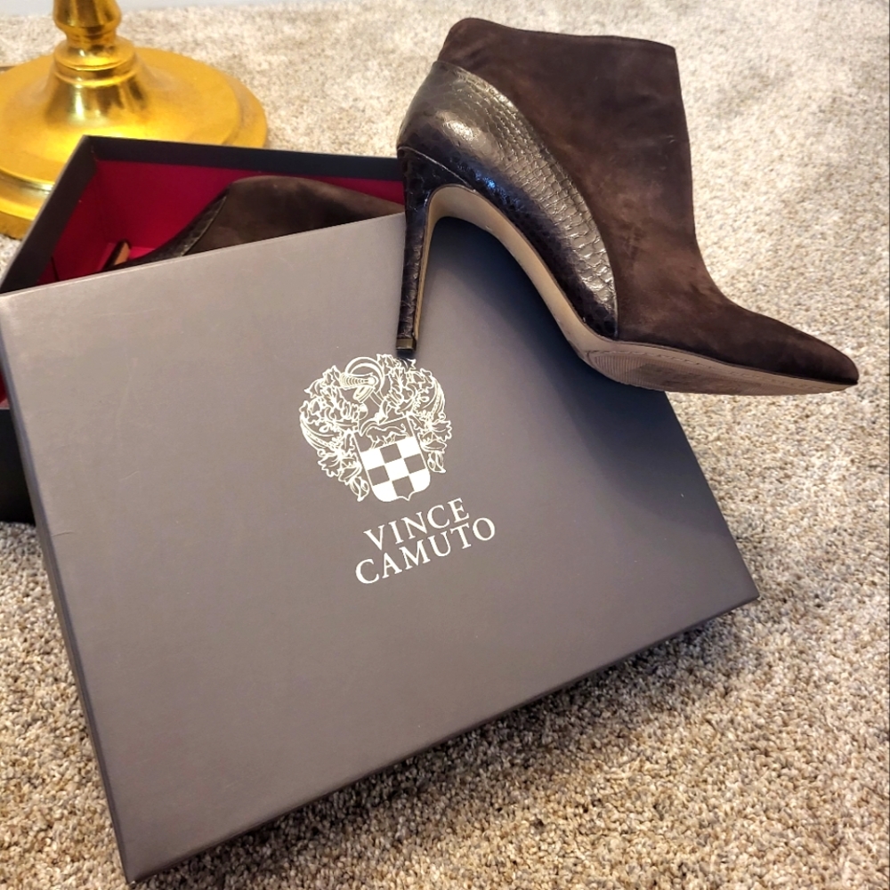 Vince Camuto Kasi Brown Suede Booties, size 8